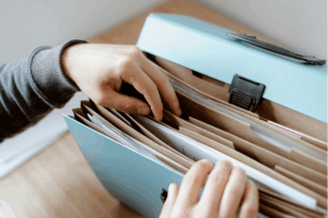Read more about the article Przechowywanie dokumentów księgowych – jak długo i w jakiej formie?