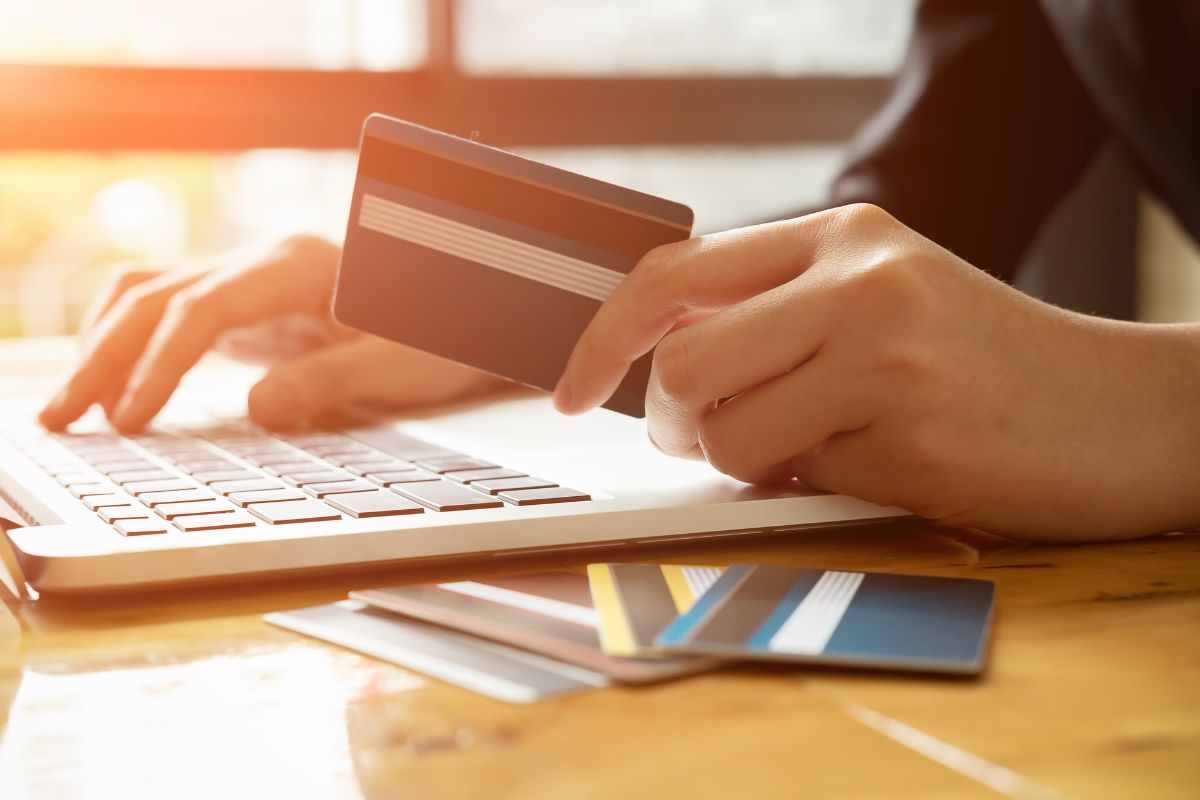 Read more about the article Split payment w praktyce – kiedy jest  obowiązkowy i jak go poprawnie stosować